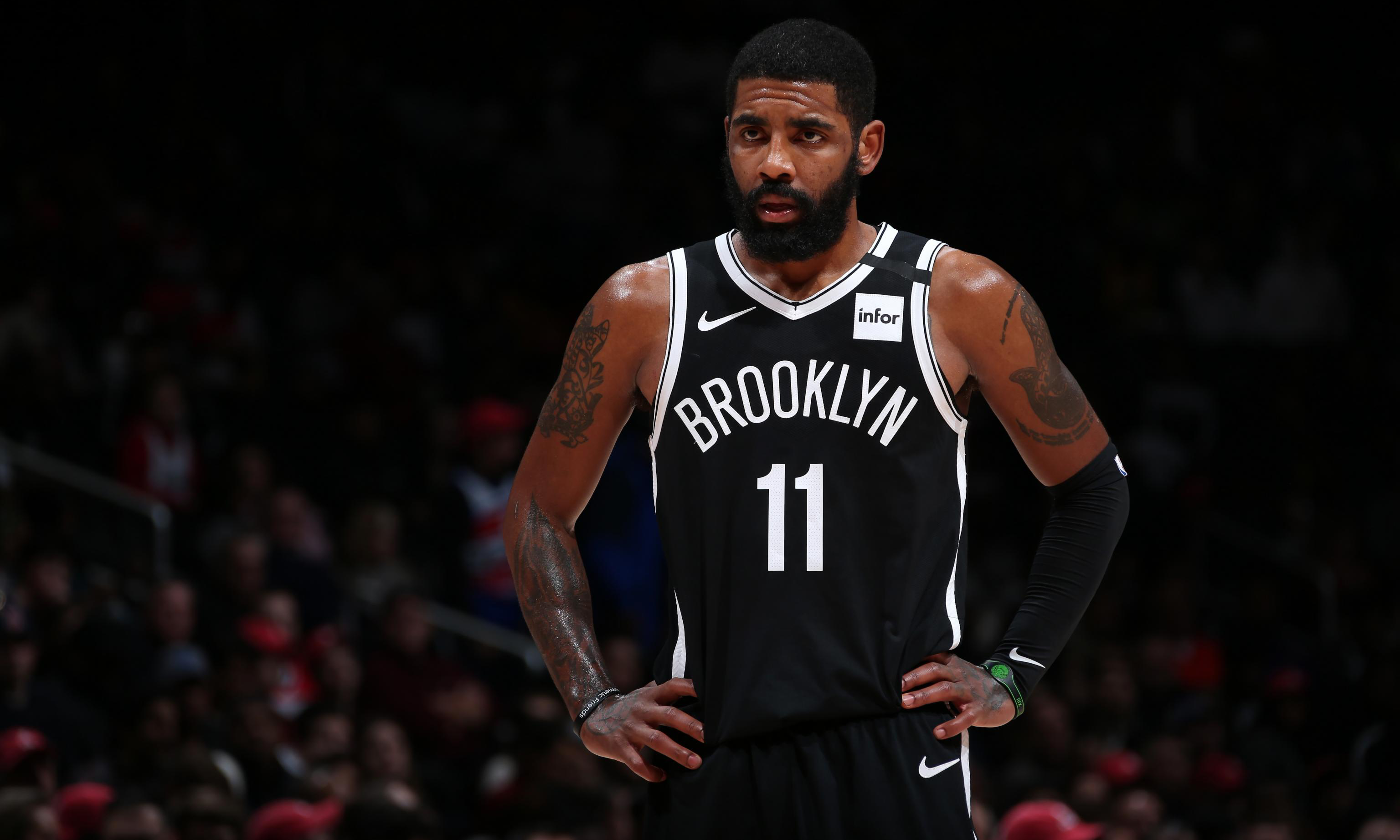 这中卫是真正的后防领袖（这名中卫才是后防线的真正领袖）