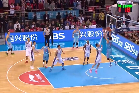 半场战报：乌迪内斯0-1热那亚，马利诺夫斯基点射（半场：热那亚1-0领先乌迪内斯，马利诺夫斯基点球命中）