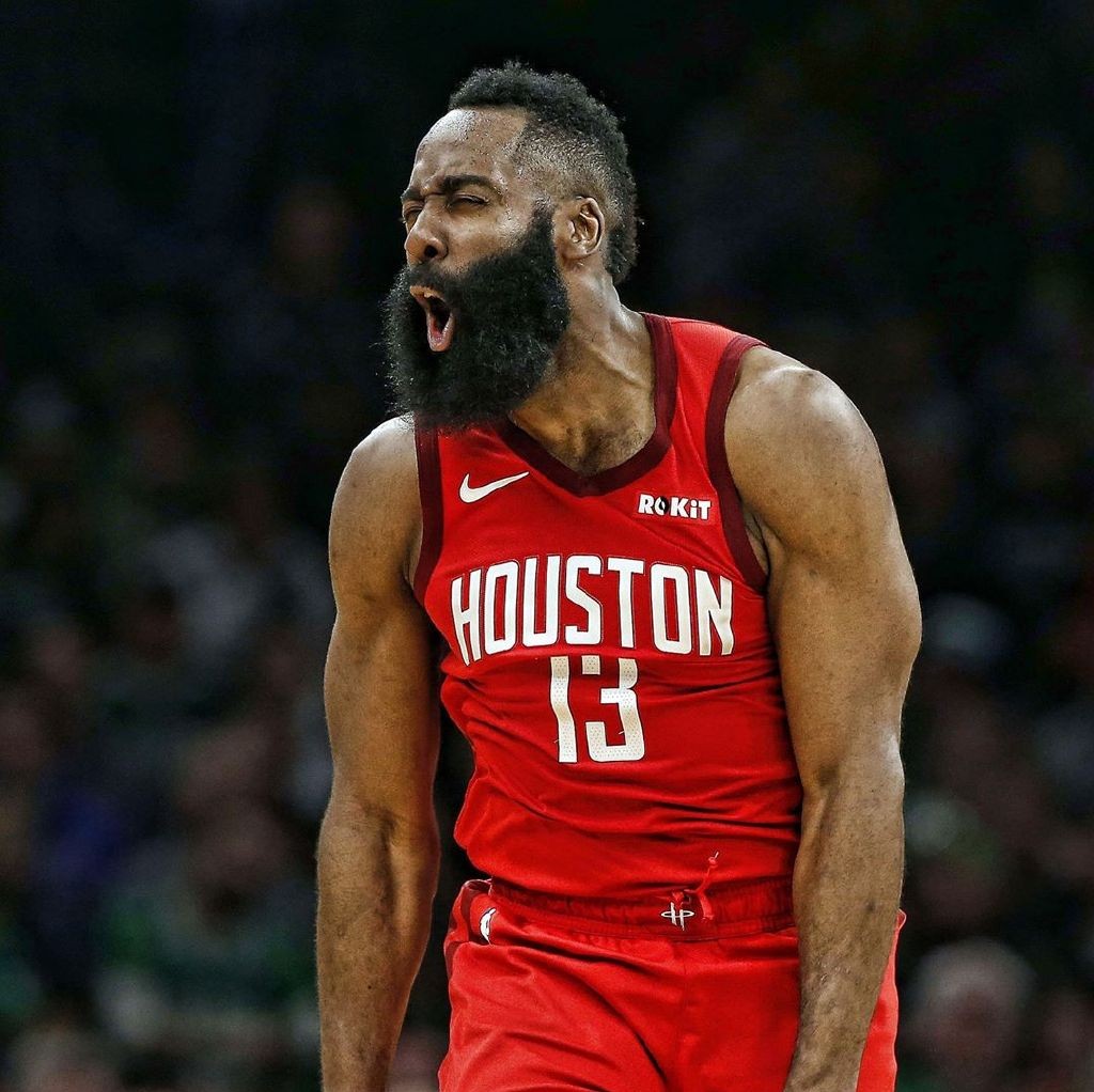 足球意大利名帅重返教练席，引全球媒体关注（意大利足坛名帅回归执教，全球媒体聚焦）