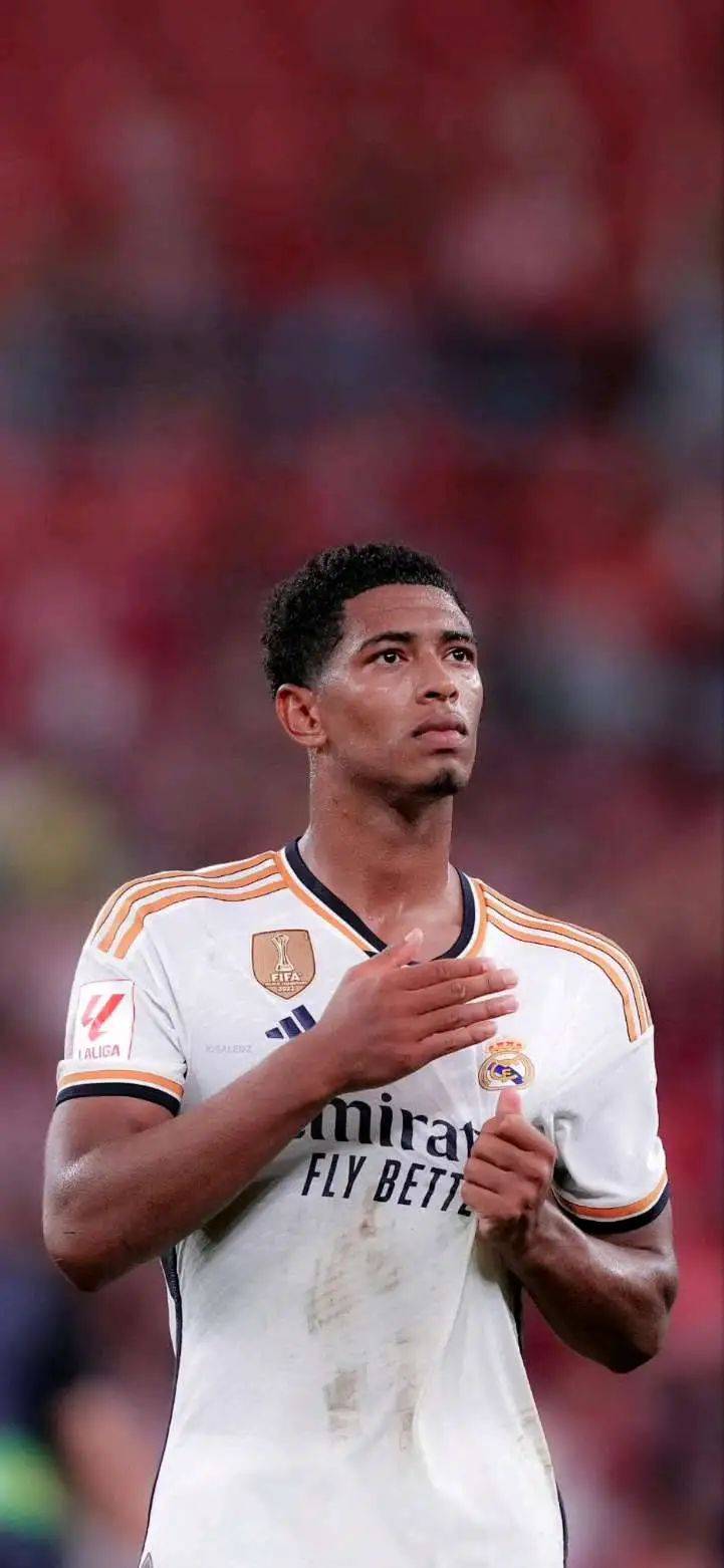 圣埃蒂安主帅：哈兰德将对阵姆巴佩在挪威几乎是全民话题（圣埃蒂安主帅：哈兰德与姆巴佩的对决在挪威掀起全民热议）