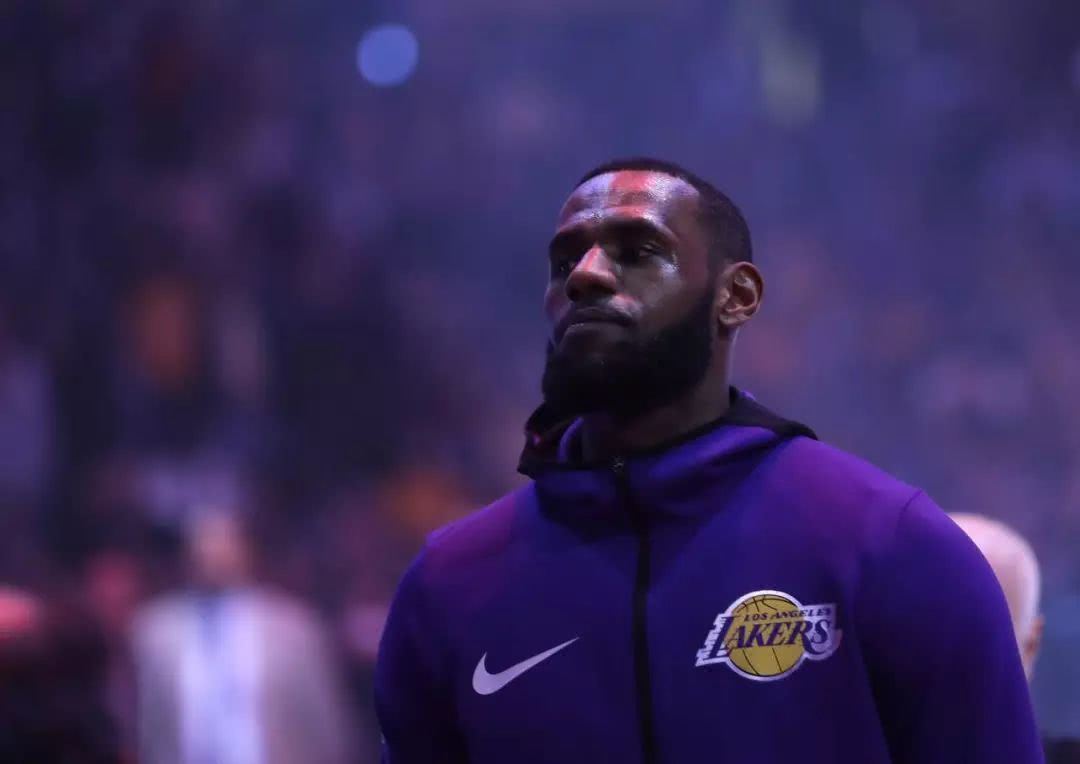 凯肖恩·乔治展现惊人实力（凯肖恩·乔治大放异彩，尽显强劲实力）