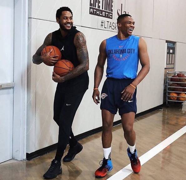 吕文君庆祝夺冠：是海港的三连冠，更是上海的三连冠（吕文君：不仅是海港三连冠，也是上海的三连冠）