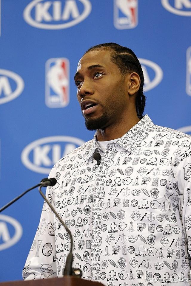 塞萨尔：齐沃为什么要换下博尼和泽林斯基？他俩明明表现最好（塞萨尔质疑齐沃换人：为何撤下表现最佳的博尼与泽林斯基？）